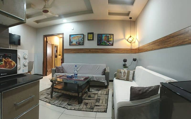 Fully furnished 1 Bed apartment Suites in Bahria town RWP Daily Basis 4