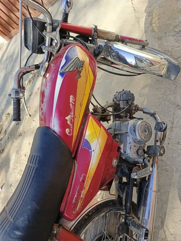 Honda CD 70 2005 . . Lahore number 1