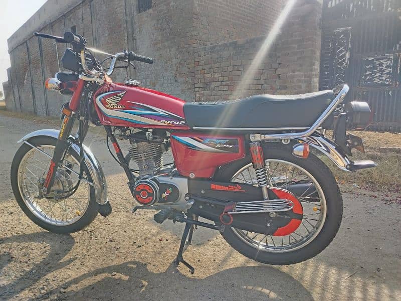 Honda 125cc 2015 Model slighty used look like new 1