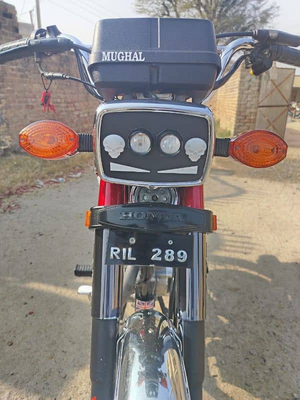 Honda 125cc 2015 Model slighty used look like new 2