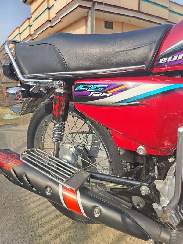 Honda 125cc 2015 Model slighty used look like new 7