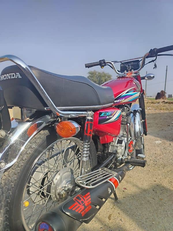 Honda 125cc 2015 Model slighty used look like new 8