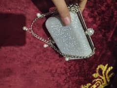 bride hand clutch