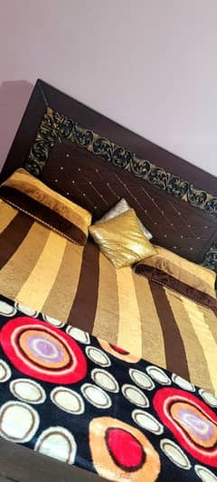 KING SIZE COMPLETE BED SET SLIGHTLY USED WITHOUT METRIC