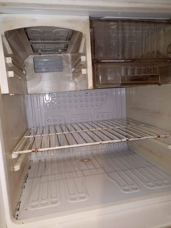 Dawlance Refrigerator Medium Size 3