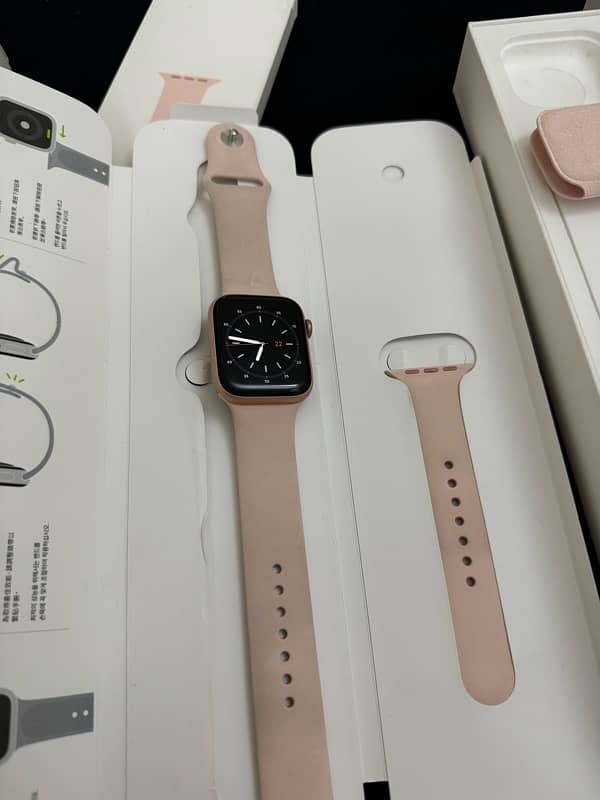 Apple Watch Series 5 44mm 9