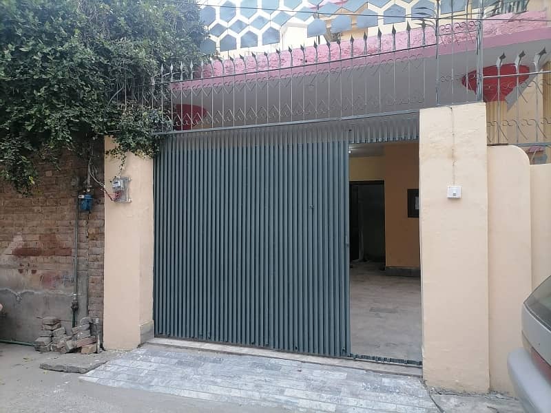 Prime Location House Sized 10 Marla Is Available For sale In Gulberg 0