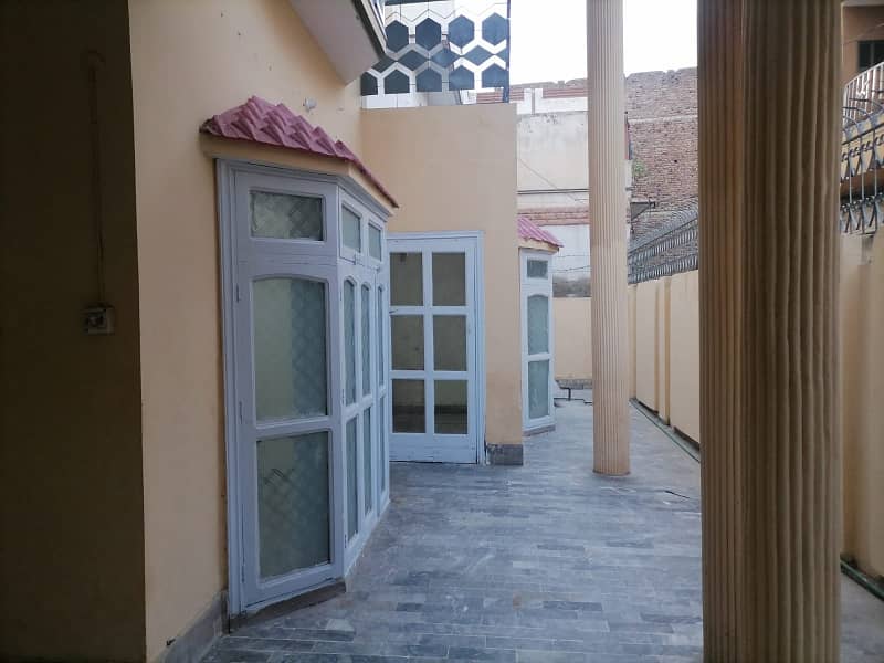 Prime Location House Sized 10 Marla Is Available For sale In Gulberg 4