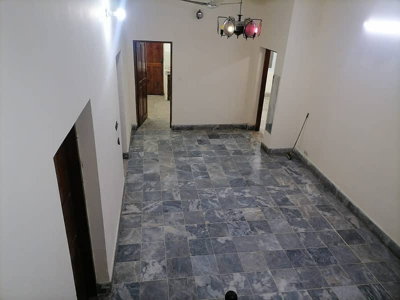 Prime Location House Sized 10 Marla Is Available For sale In Gulberg 8