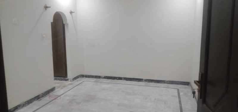 Investors Should rent This Prime Location Upper Portion Located Ideally In Gulberg 16