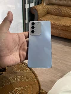 vivo v27e good phone new 1lac15 ka lia tha one handed use ha 256gb ma