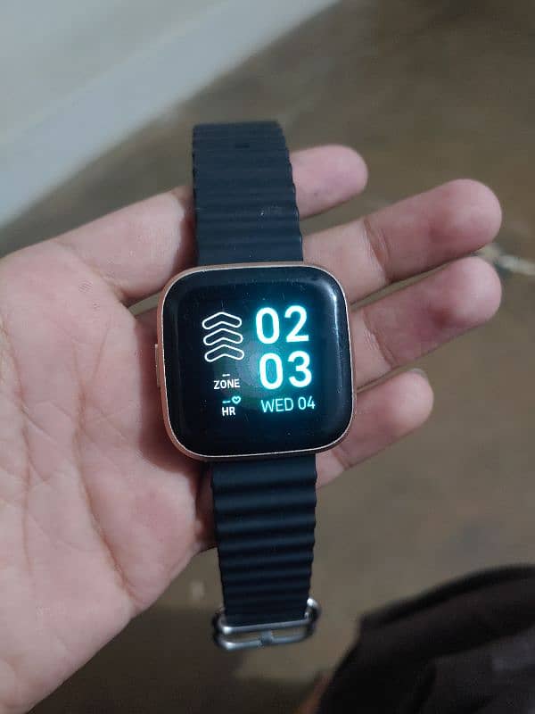 Fitbit versa 2 brandes smart watch 0