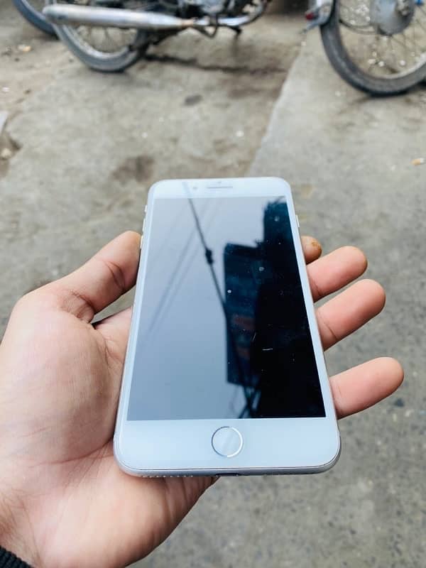 iphone 7 plus UAE orignal 128 gb in mint condition 1