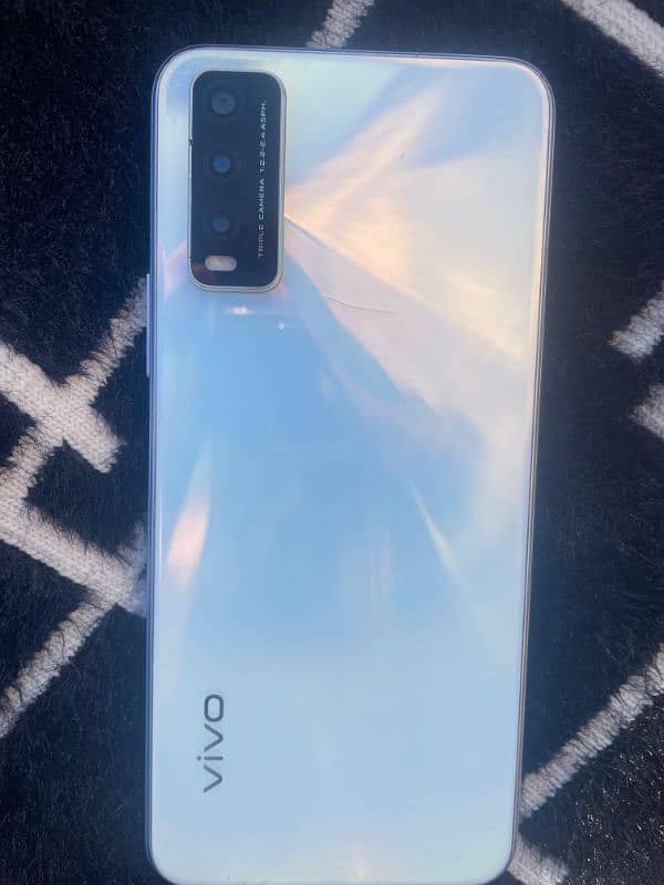 mobile vivo y20, with box and charger 0