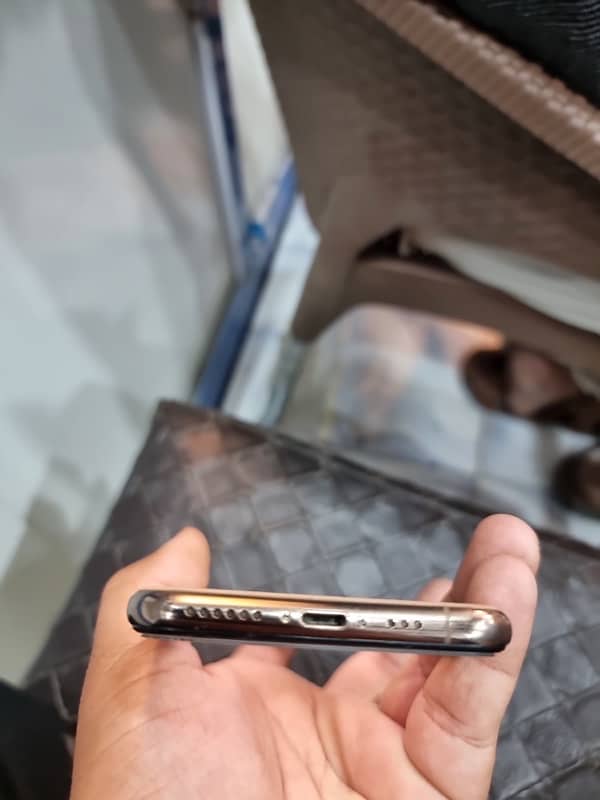 iPhone XS  factory unlock 7