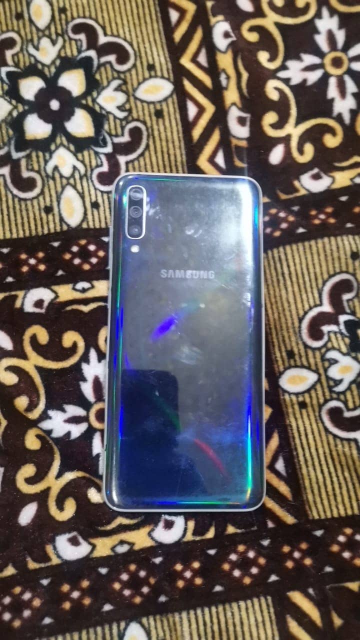 Samsung Mobile A70 3