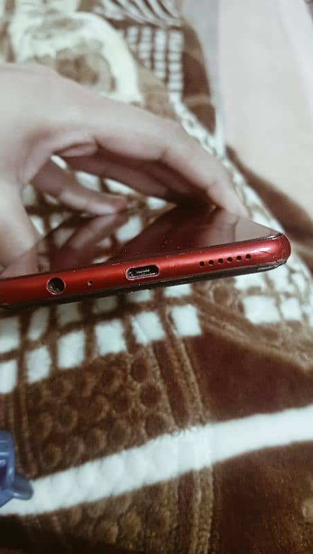 oppo f7 phone selling with some cracks on screen 3