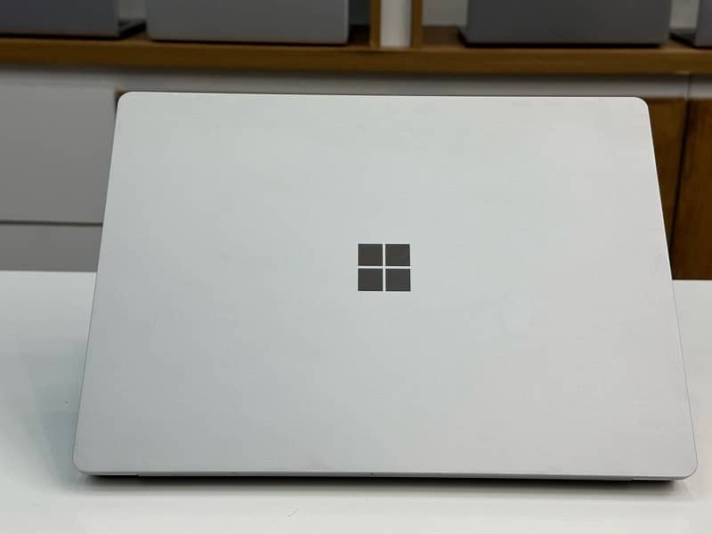 MICROSOFT SURFACE LAPTOP ( CORE-i5 / 8th Gen ) 8 GB RAM !! 256 GB SSD 1