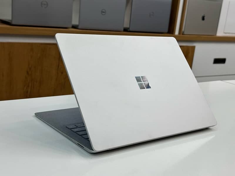 MICROSOFT SURFACE LAPTOP ( CORE-i5 / 8th Gen ) 8 GB RAM !! 256 GB SSD 3