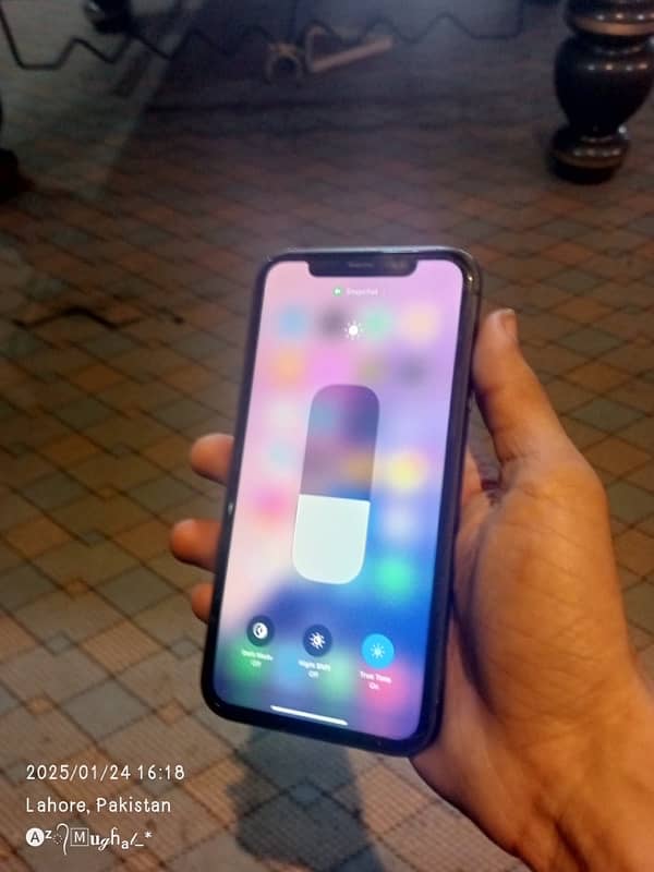 Exchange Iphone 11 , 64gb , true tone face id active , JV sim time 3