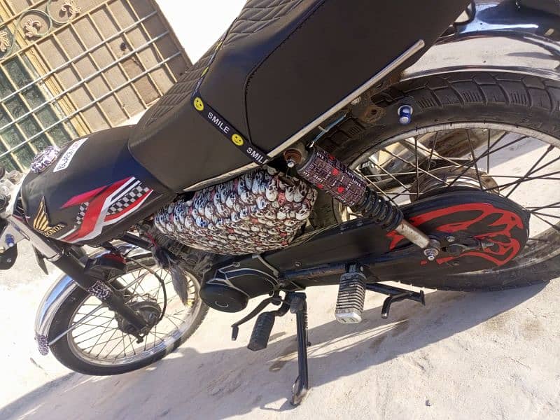 sell 125 91 model with good condition and new seats  new Tyre modifye 1