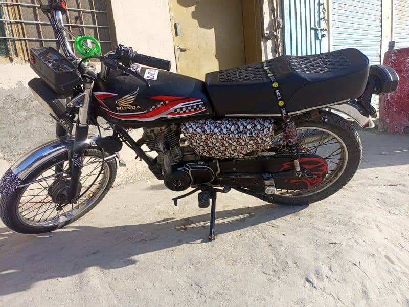 sell 125 91 model with good condition and new seats  new Tyre modifye 4