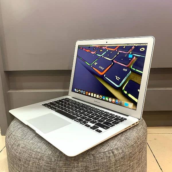 MacBook air 2015, neat and clean 0