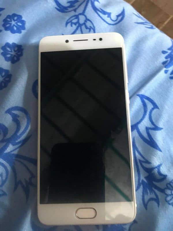 [2]Do phone hai aik  vivo V11i or aik vivo x7 hai 10