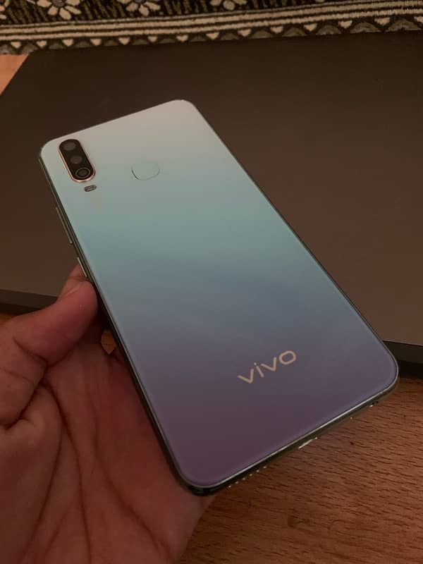 Vivo Y17 1