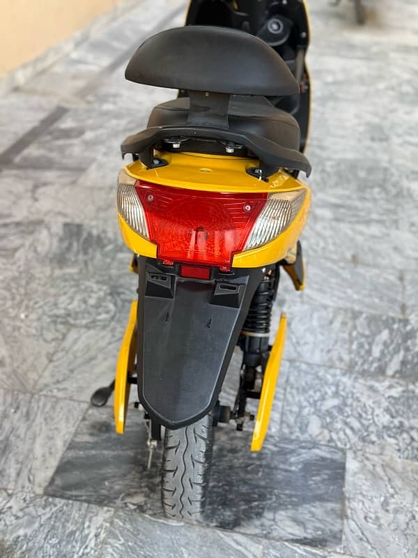 Yj future Electric scooty Up for sale 5