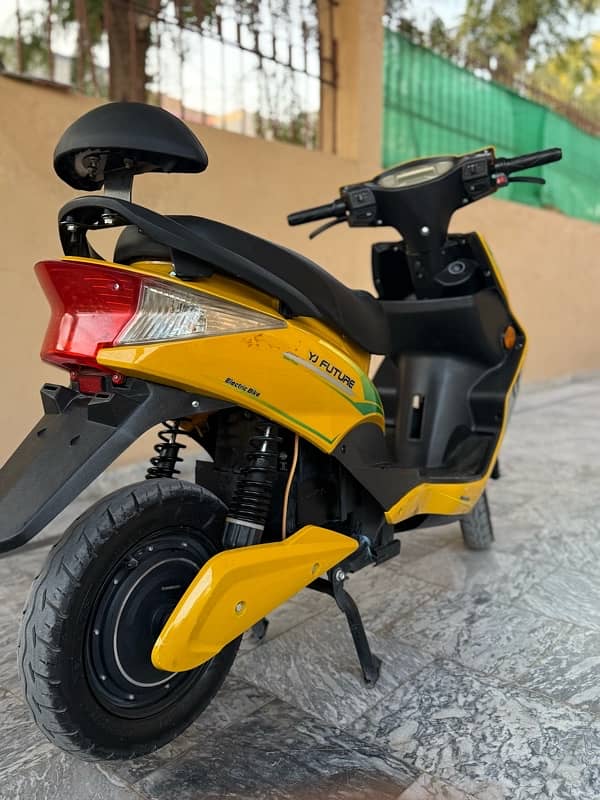 Yj future Electric scooty Up for sale 6