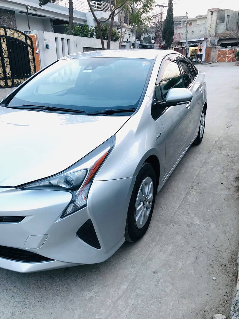 Toyota Prius 2016 Model First owner Total Genuine 1