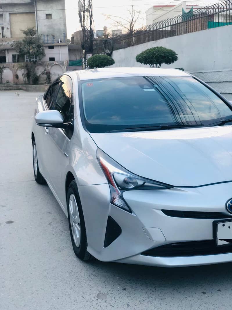 Toyota Prius 2016 Model First owner Total Genuine 2