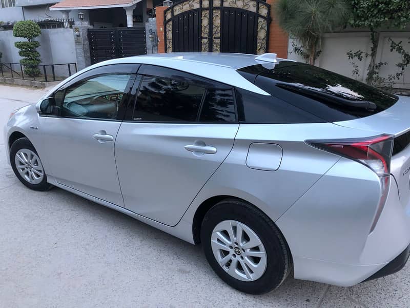 Toyota Prius 2016 Model First owner Total Genuine 4