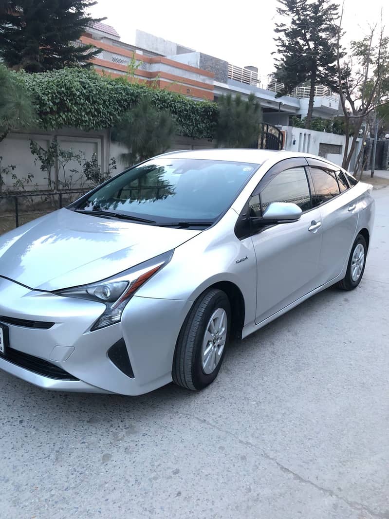 Toyota Prius 2016 Model First owner Total Genuine 5