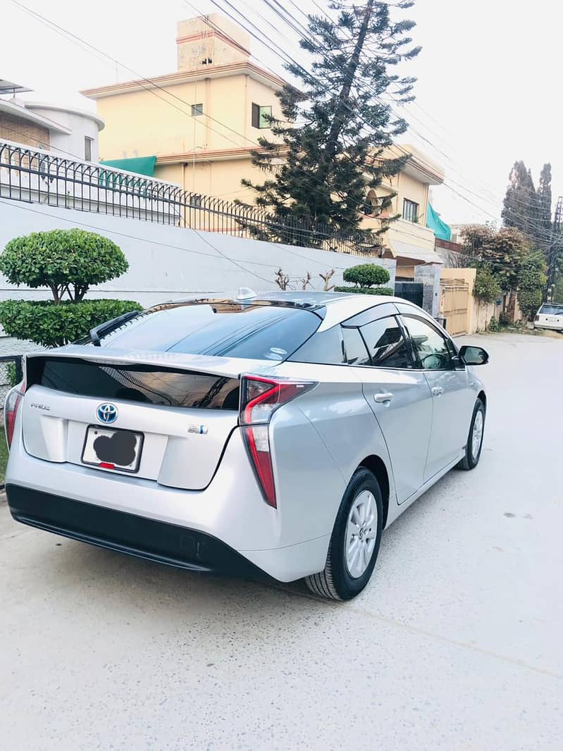 Toyota Prius 2016 Model First owner Total Genuine 8