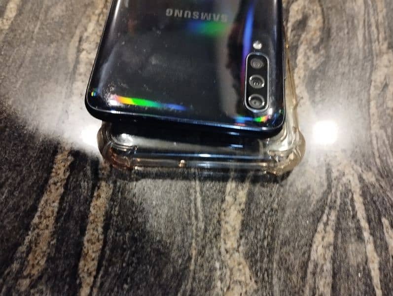 Samsung A70 6/128 with box 10/10 condition 4