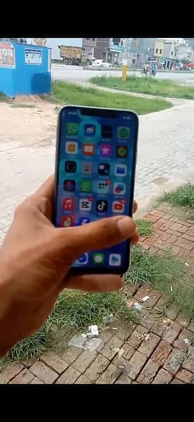 IPHONE XS MAX 64gb FACTORY UNLOCK 5