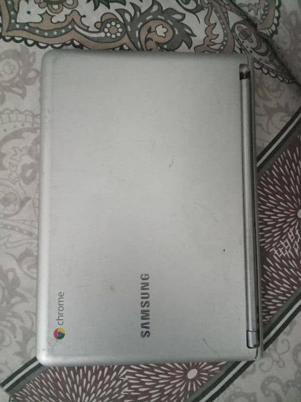 Samsung Series 5 Chromebook XE303C12 1