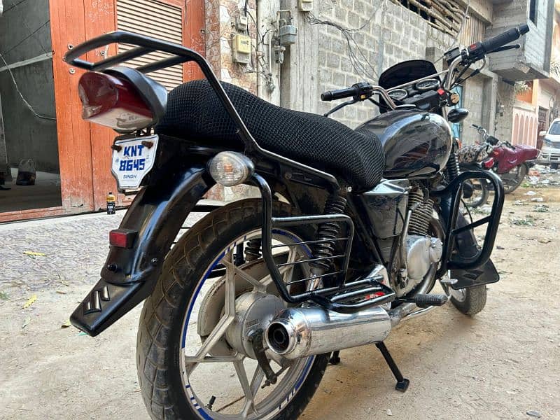 Suzuki GS 150 Special Edition 7