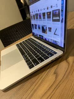 Macbook Pro 2017 8gp 256gp