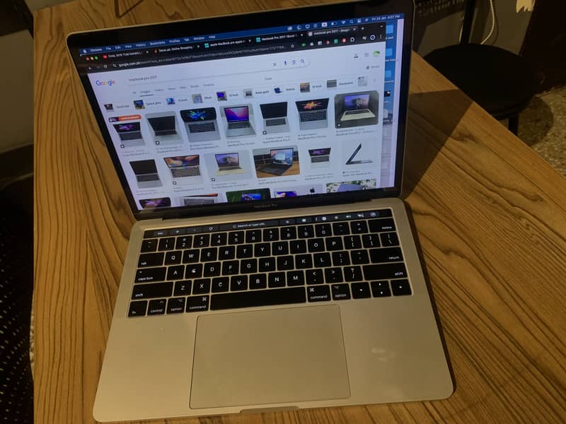 Macbook Pro 2017 8gp 256gp 6