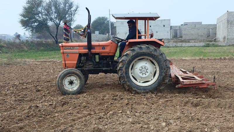 Tractor Ghazi 2011 0