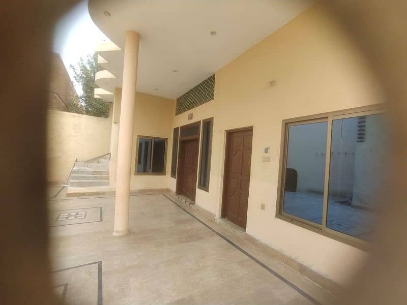 12 Marle Luxury house for sale in Ahmedpur East nazd chacha basti Chok 1