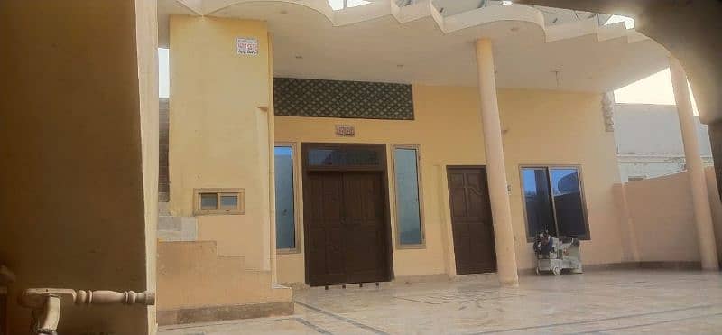 12 Marle Luxury house for sale in Ahmedpur East nazd chacha basti Chok 12