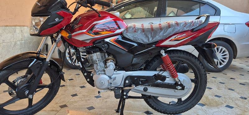 BrandNew Honda Cb125F (coctail Red) 8