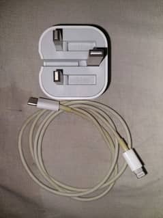 iphone 100% original adapter 20 Watt and cable.