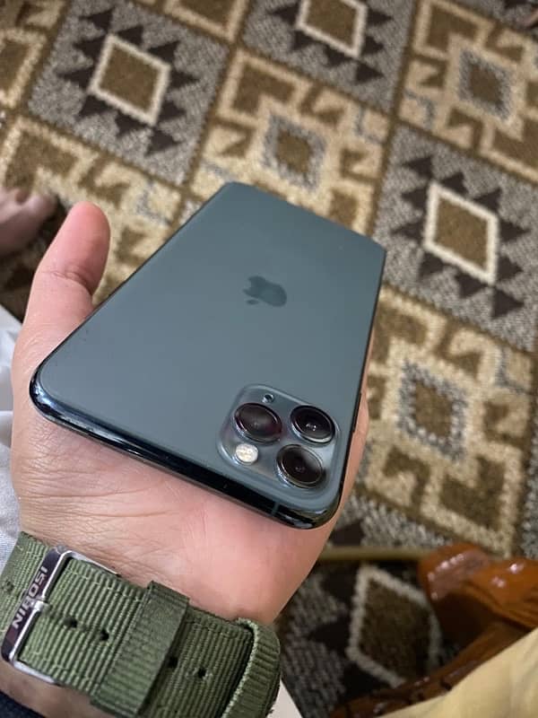 Iphone 11 pro max like new 1