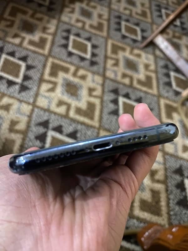 Iphone 11 pro max like new 2