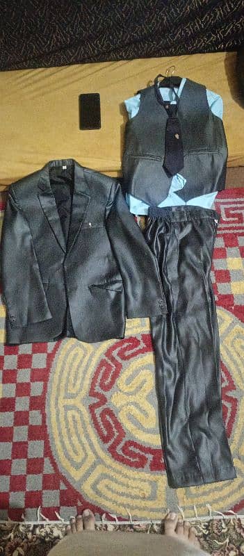 4 piece suit for sale good condition 0